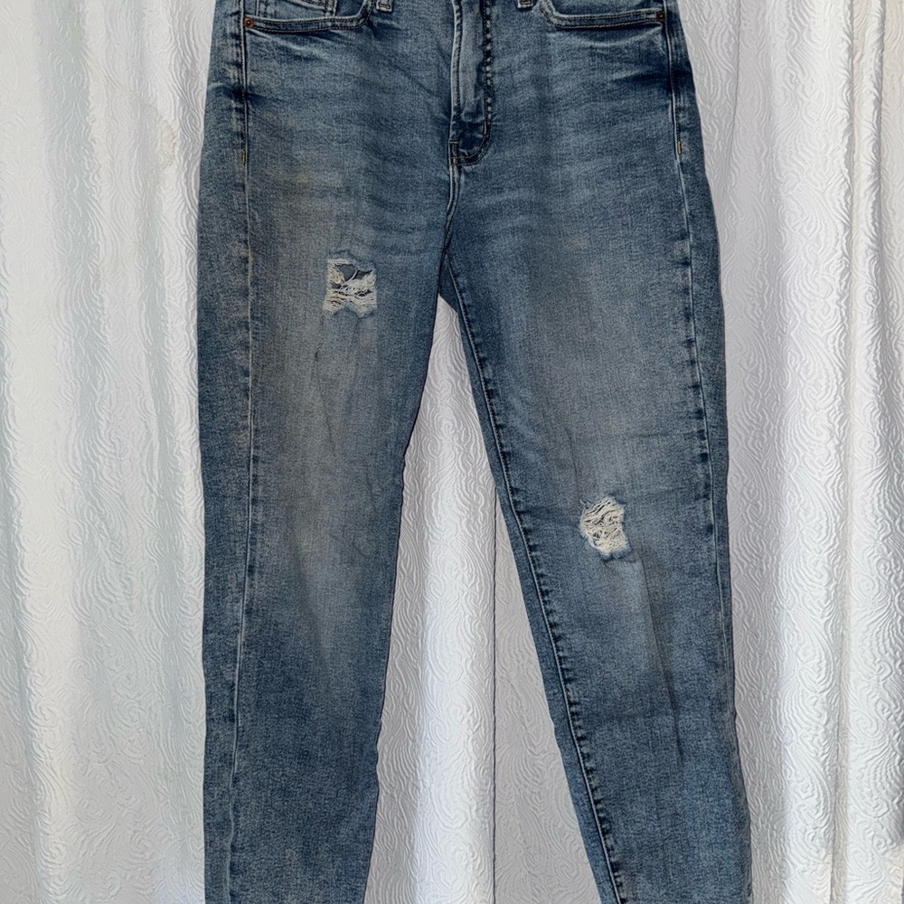 Old Navy Women's Straight Leg Jeans in Distressed Denim
